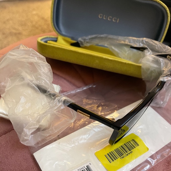 Sold! UNISEX GUCCI SUNGLASSES *NWT - Picture 7 of 7